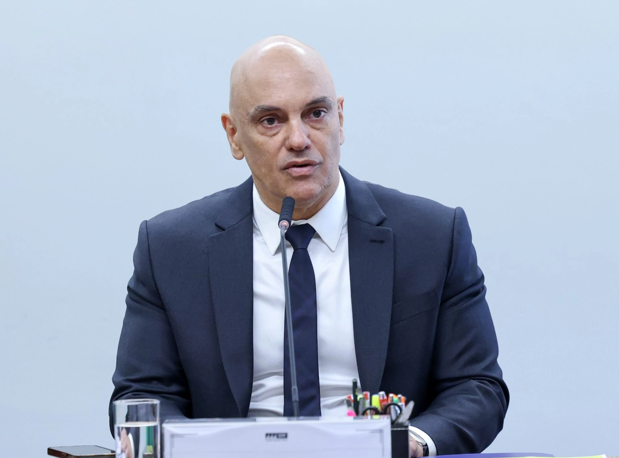 Moraes determina quebra sigilos e bloqueia R$ 6 bilhões de advogado ligado a Flávio Bolsonaro