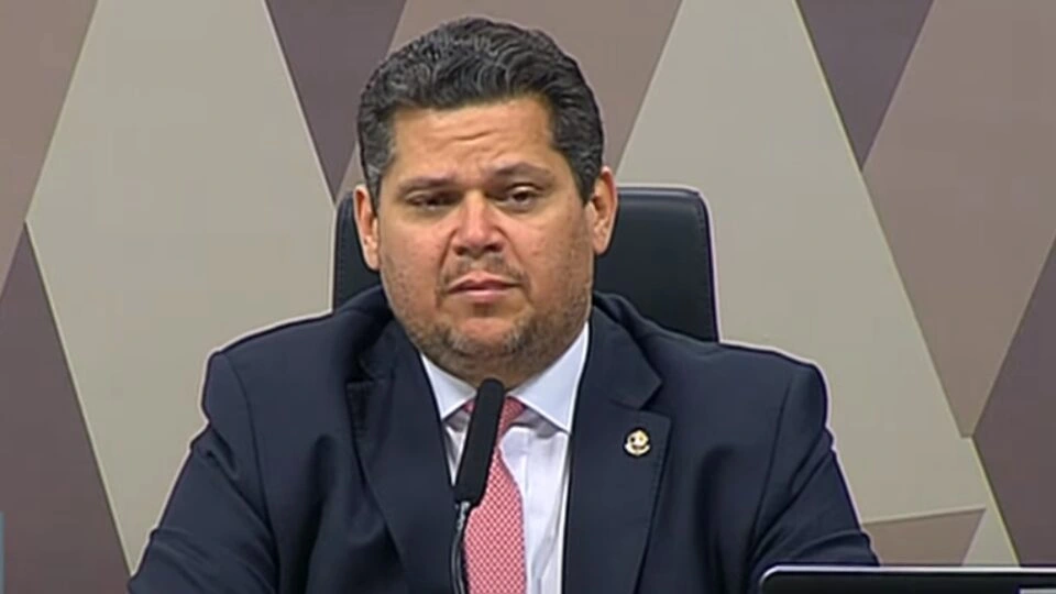 Alcolumbre promete sessões para discutir fim da 6×1, mas evita cravar votação