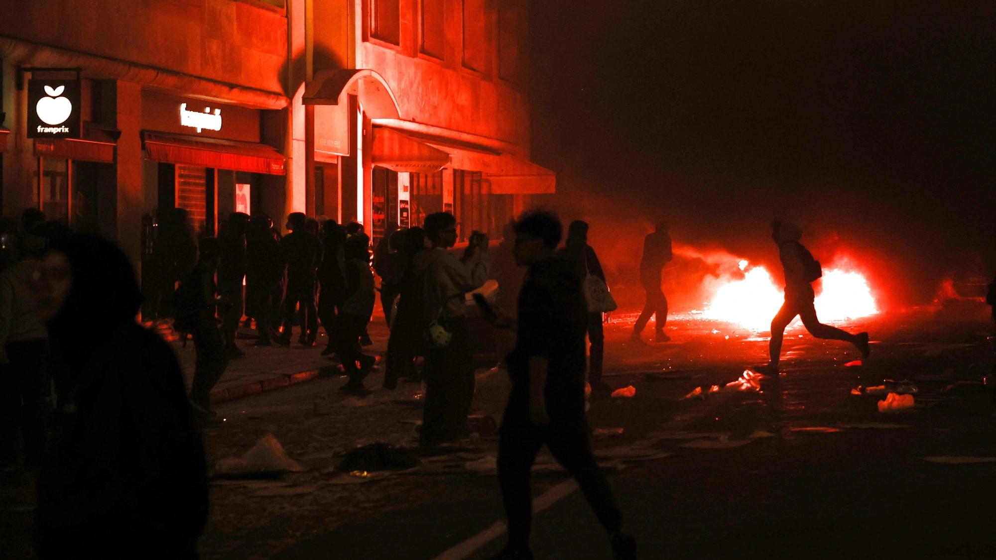 Grupos terroristas convocam ataques contra policiais e manifestantes durante protestos na Europa