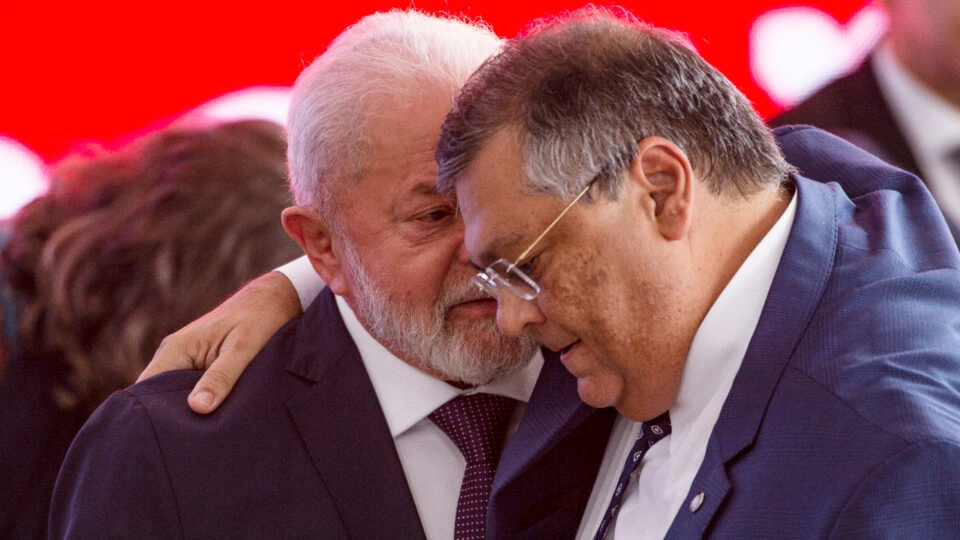 Lula apela para briga de evangélicos e católicos para evitar a derrota e tem apoio de Dino
