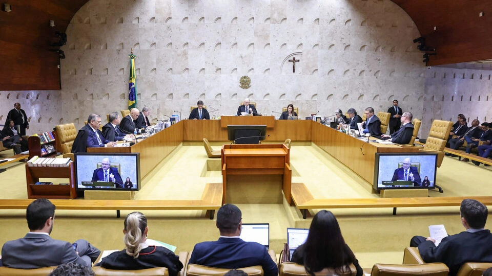 Ministro Edson Fachin avoca petições sobre Alexandre de Moraes e Banco Master