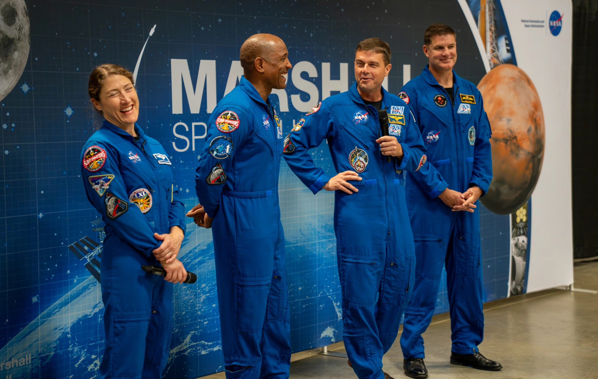 Tripulação da Artemis II visita Centro Marshall da NASA
