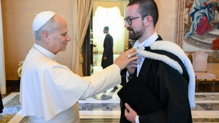 Papa: a exemplo de São Newman, uma formação cristã baseada na dignidade humana