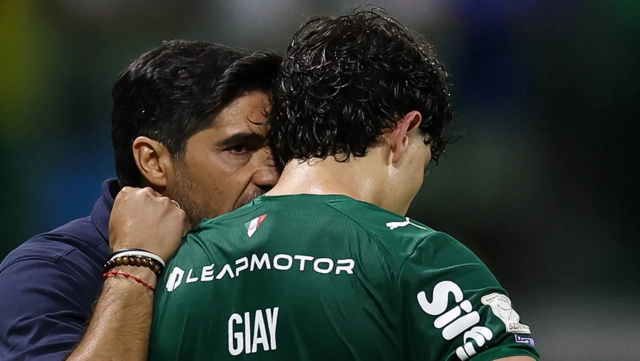 “Jogadores que não vejo futuro, não ficam no Palmeiras”, diz Abel ao elogiar Giay após goleada no Derby