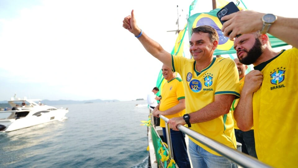 Flávio Bolsonaro escolhe presidente do Einstein como futuro ministro da Saúde