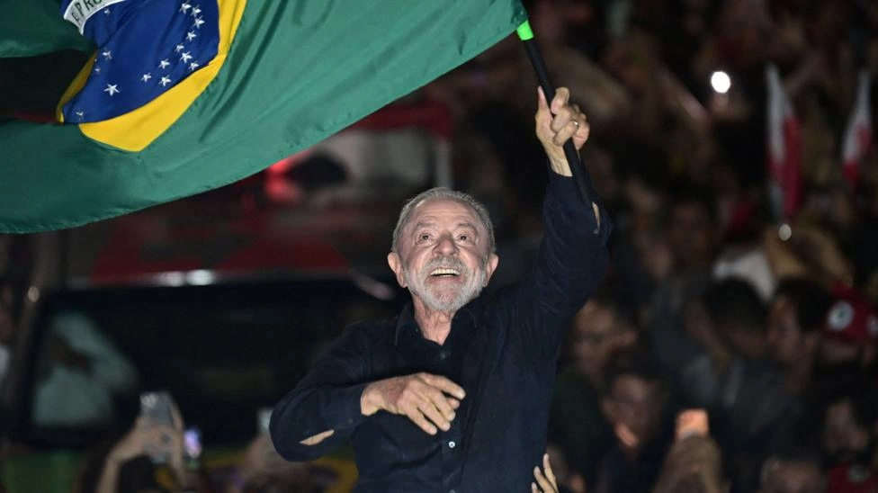 Economist questiona se Lula, 'agora azarão', ainda tem 'uma última carta na manga'