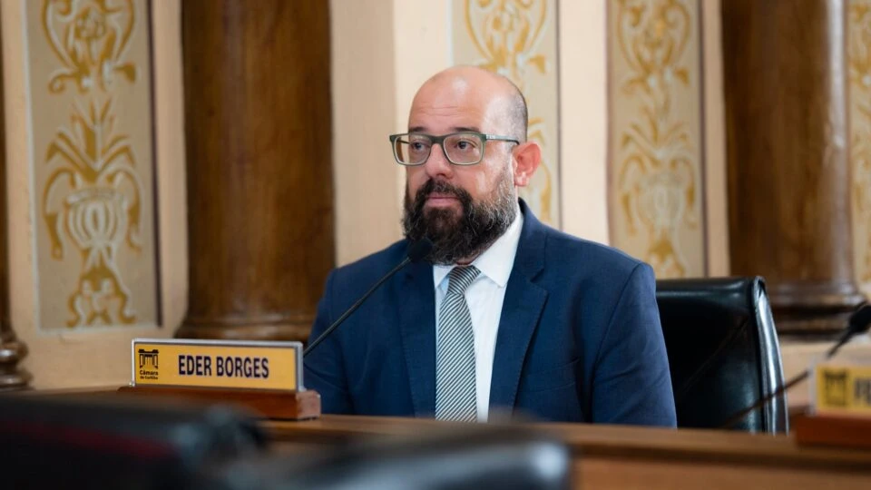 Conselho de Ética avalia suspensão de mandato e corte de salário de vereador em Curitiba