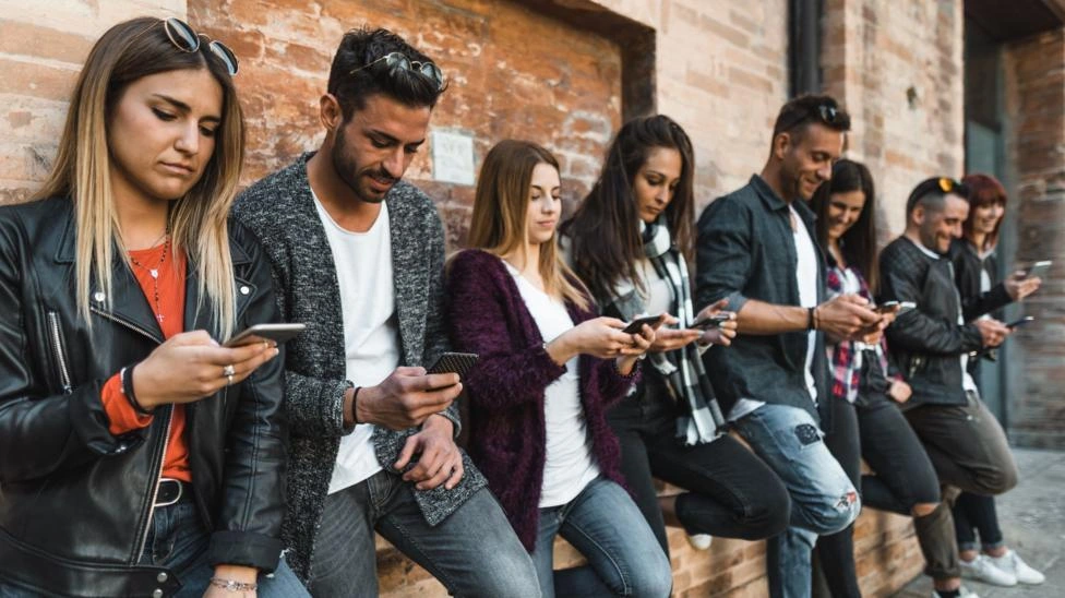 Por que Austrália quer 'desligar o algoritmo' da Meta e outras redes sociais