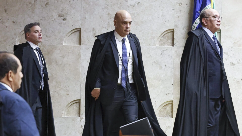Moraes se declara impedido de votar recurso sobre liberdade de Bolsonaro 