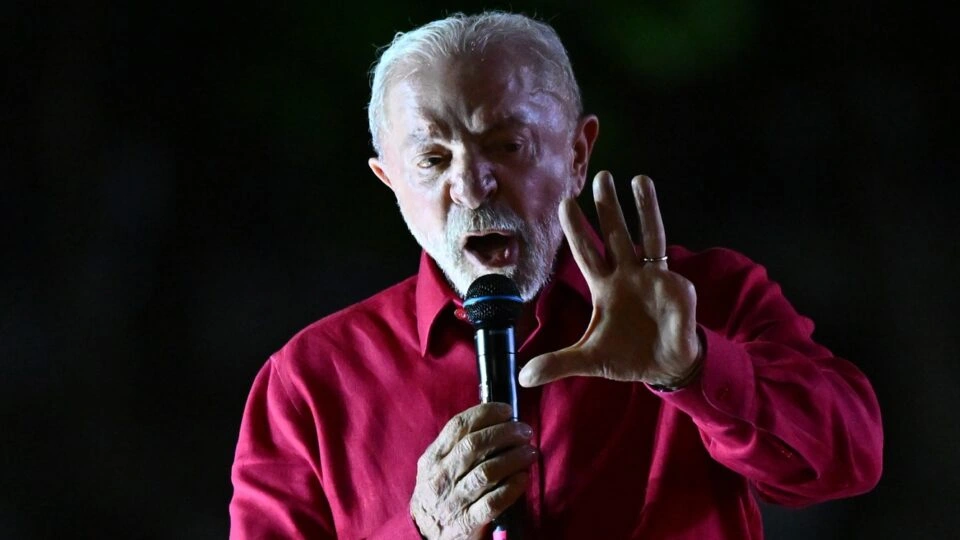 PT lança panfleto que associa ações de Lula à Bíblia para atrair evangélicos