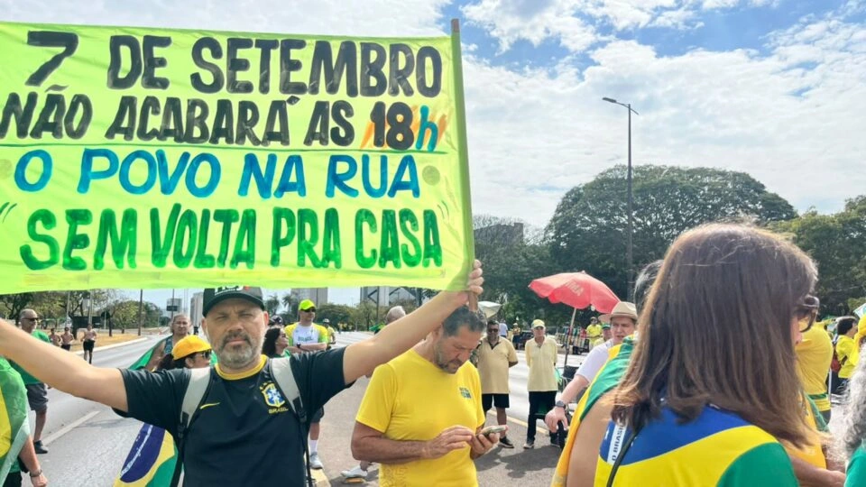 Atos em Brasília reúnem manifestantes em defesa do impeachment de Moraes e contra Alcolumbre