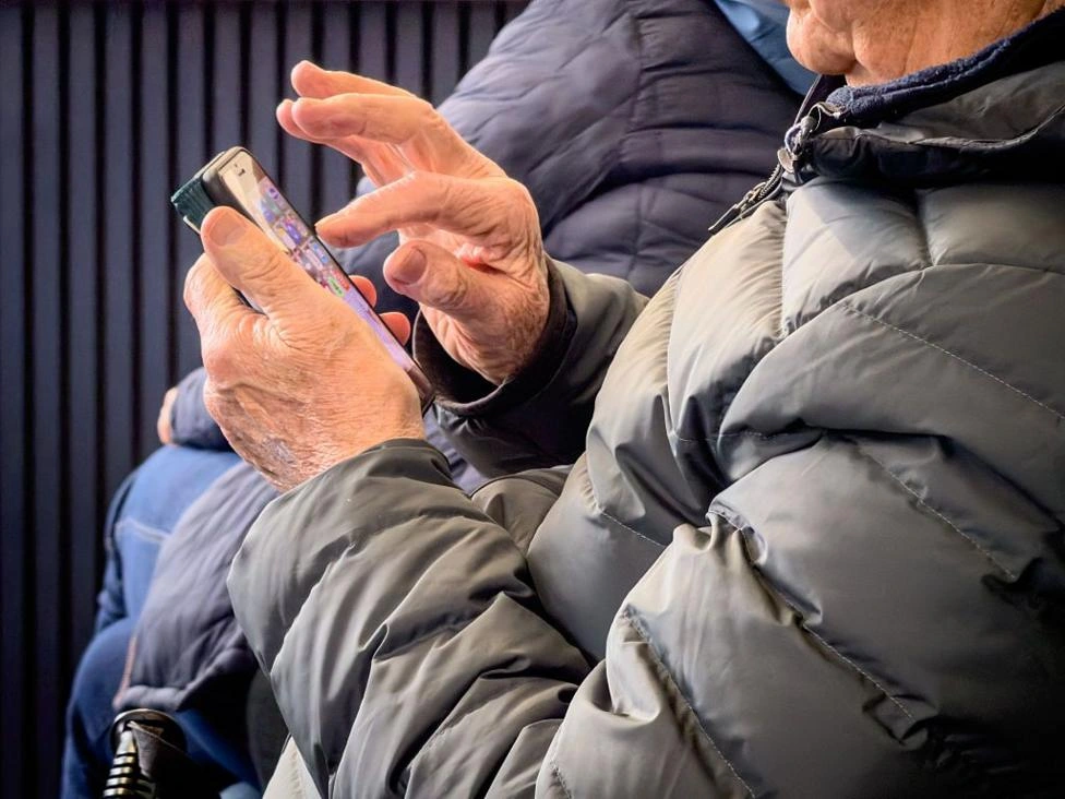 Governo cobra do Google retirada de vídeos com falsos médicos de IA após reportagens da BBC e alerta Polícia Federal