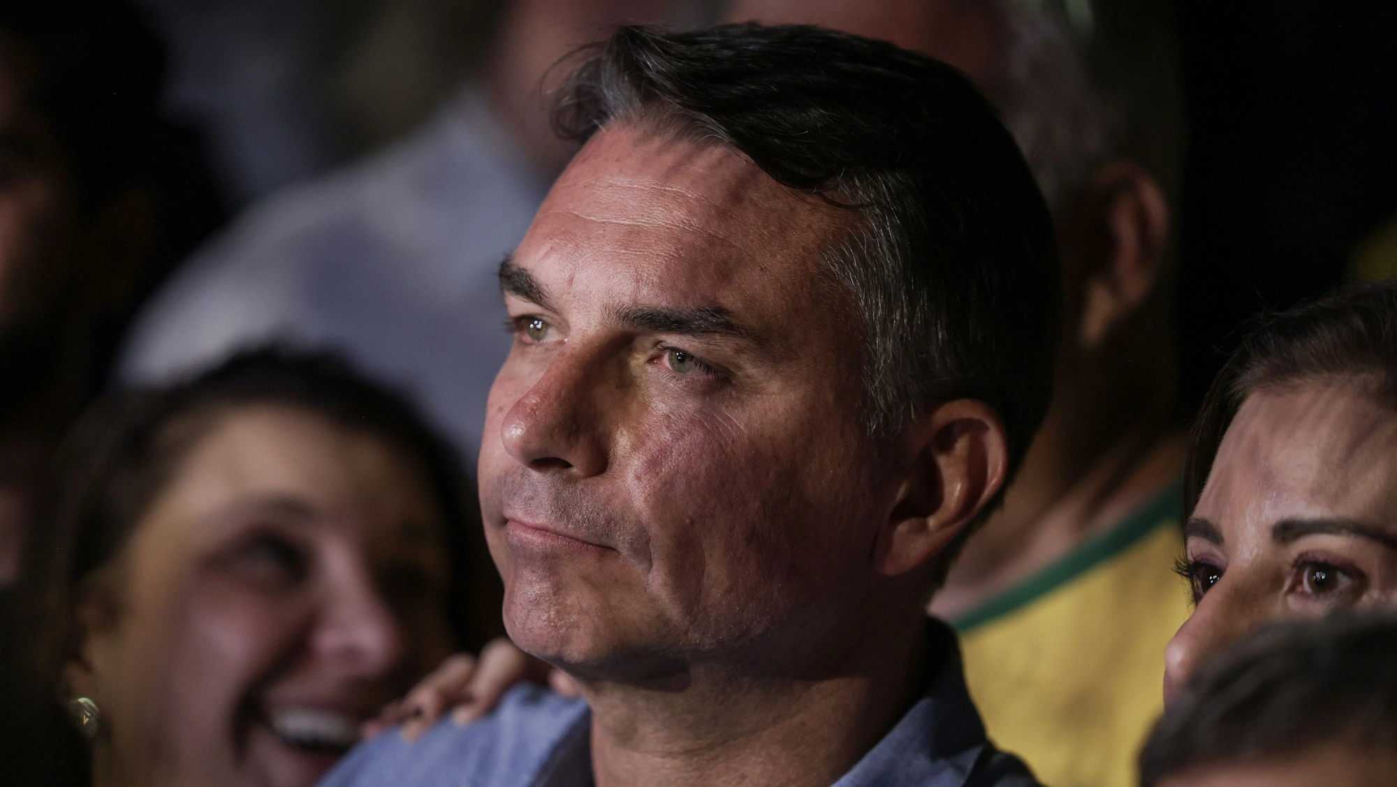 Dos EUA, Flávio prevê crise econômica de Lula e fala em possível eleição antes de 2030