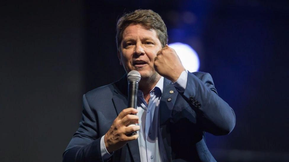 Quem é Mario Frias, alvo da PF em operação que investiga suspeita de desvio de emendas e o financiamento de 'Dark Horse'