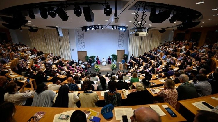 Papa: aumento de catecúmenos e neófitos na França exige ações pastorais concretas
