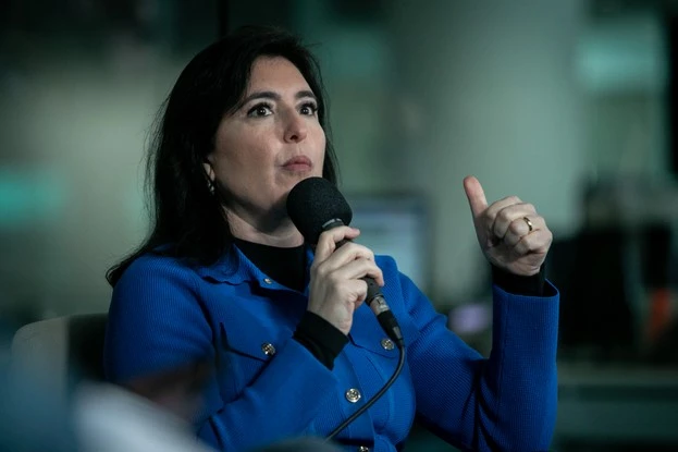 Simone Tebet: “A partir de agora estamos em guerra contra o fascismo, guerra contra a família Bolsonaro, guerra contra os que negaram vacina no braço do povo brasileiro”