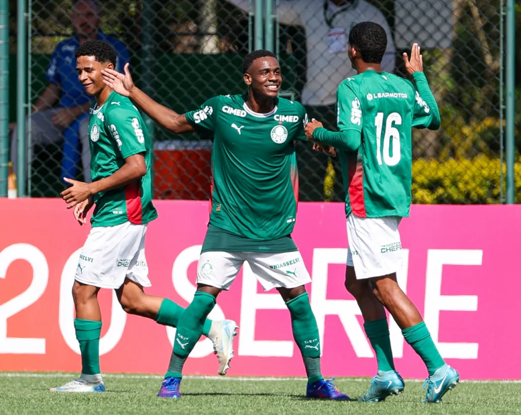 Com um a menos, Palmeiras vence Tanabi e encosta na ponta da chave no Paulista sub-20