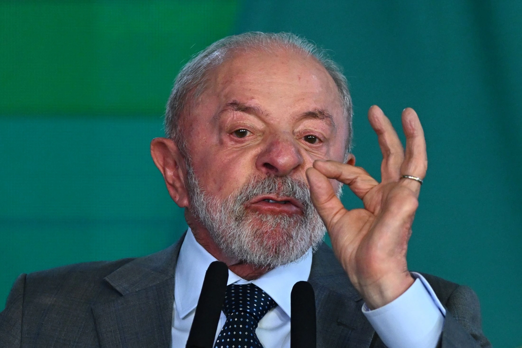 Lula critica Nunes Marques e diz que não aceitará suspensão de canal no WhatsApp