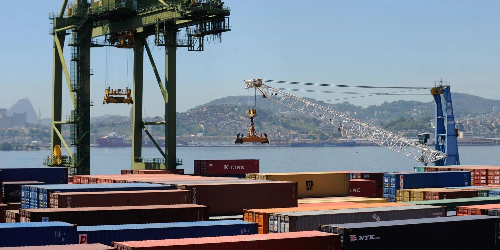 Balança comercial tem superávit de US$ 7,4 bilhões em agosto