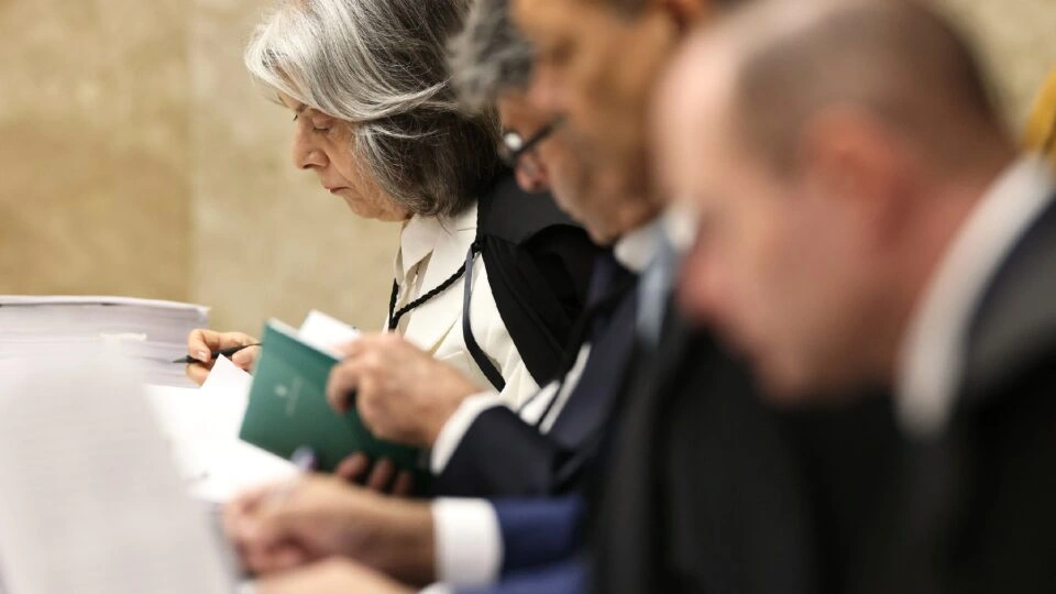 Cármen Lúcia pede desculpas ao povo mas mantém apoio a decisões polêmicas