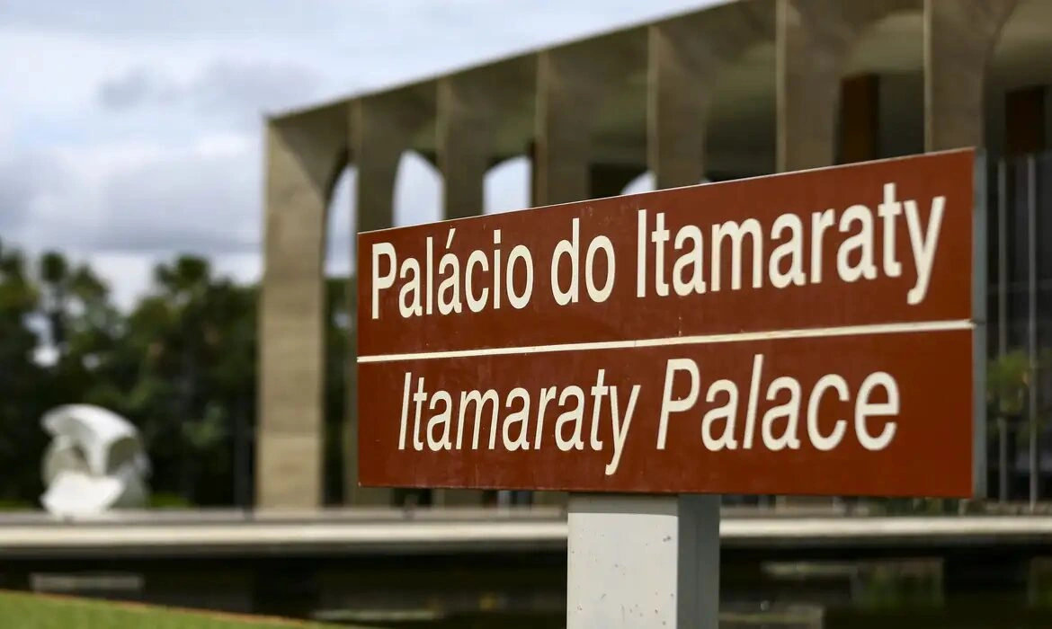 Itamaraty cobra explicações da Argentina sobre passagem de Flávio pelo país vizinho rumo aos EUA