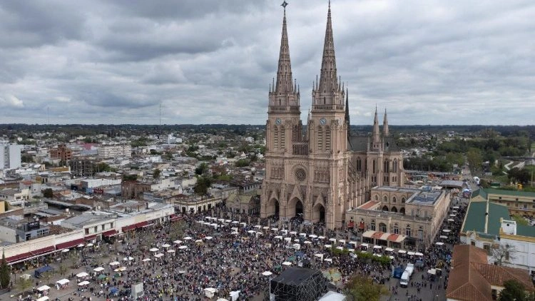O arcebispo de Luján: “Um povo inteiro de braços abertos para acolher Leão XIV”