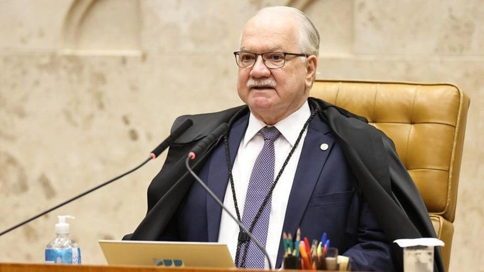 Fachin diz que meta é acabar com Inquérito das Fake News e manda tirar acusações contra Mendonça da investigação