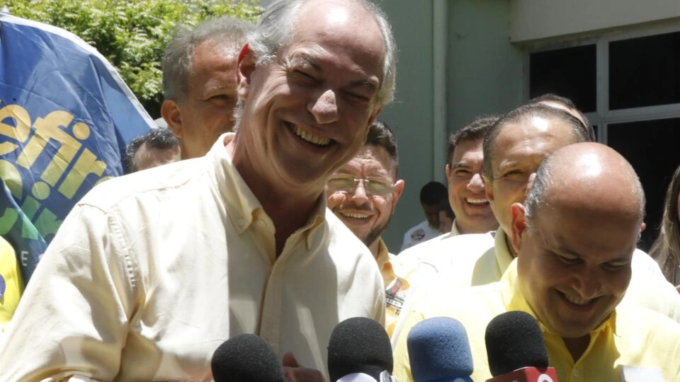Ciro Gomes chama Renan Santos de “talento”, mas diz que “falta maturidade”
