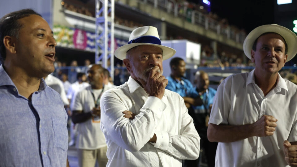 TSE admite ação de Flávio contra Lula por desfile da Acadêmicos de Niterói